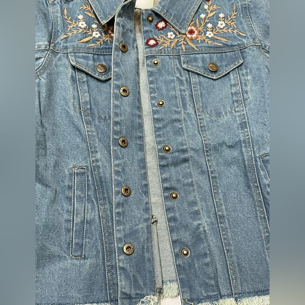 Keren Hart Women’s Blue Floral Embroidery Long Sleeve Button Up Denim Jacket s M - Picture 9 of 12